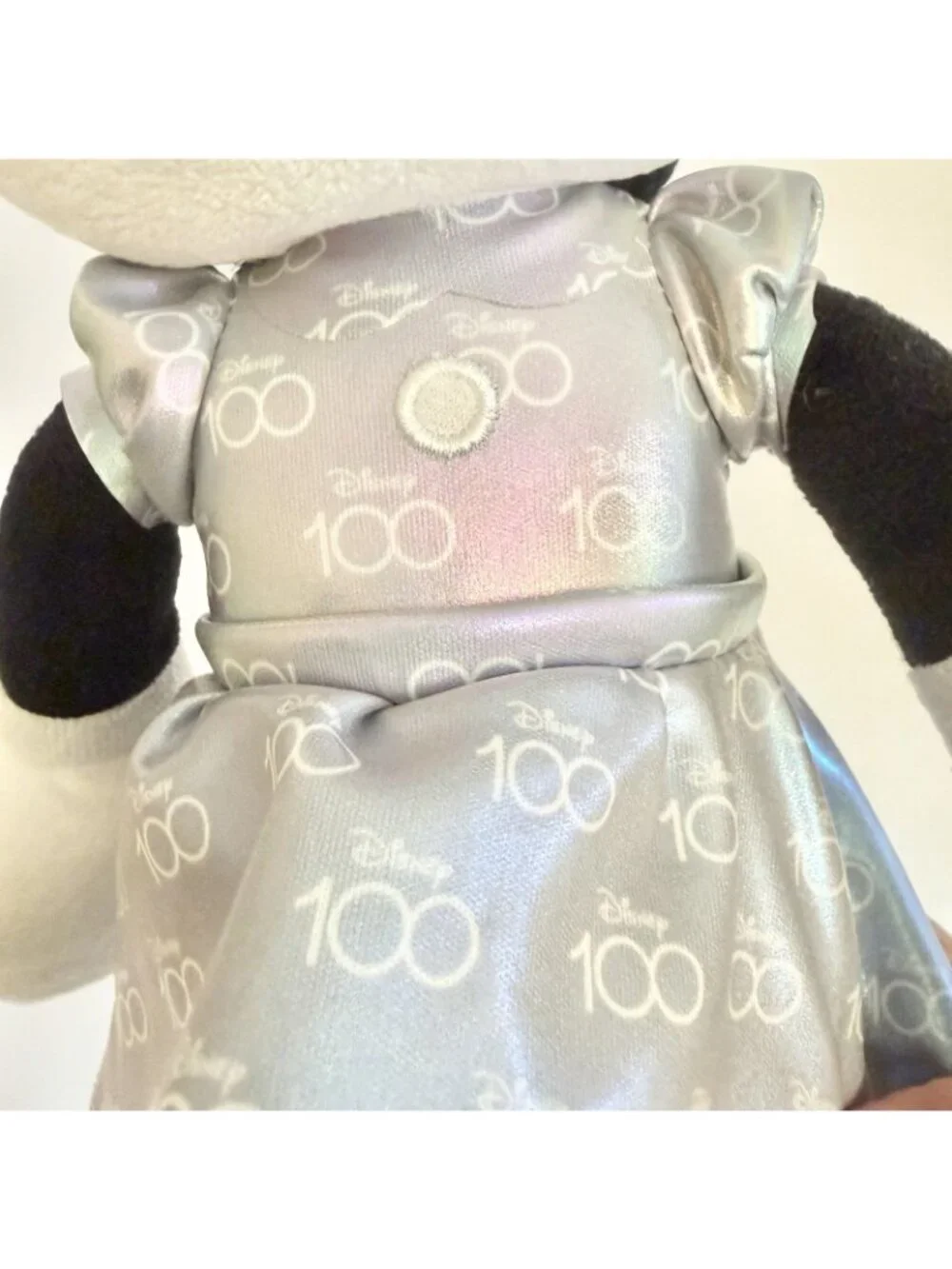 Kohl’s Cares Disney 100 Minnie Mouse 18” Plush Silver Iridescent Just Play